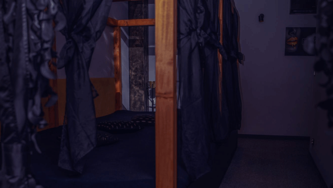 Open and private rooms